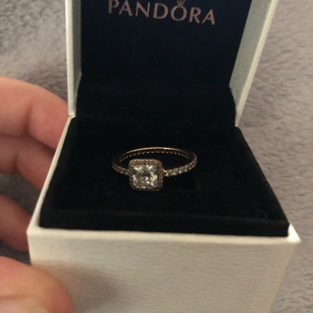 Square sparkle halo ring - Picture 2 of 6